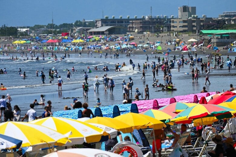 2024年夏は海水浴に行く?30代女性に聞きました!海水浴で困る・嫌なこと2位は「シャワーが狭い・汚い」、1位は?