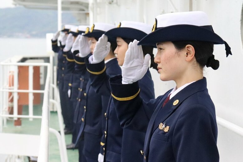 海上保安庁練習船「こじま」が世界一周の遠洋航海　実習生「日本の海を守りたい」竹島・尖閣の警備も｜FNNプライムオンライン