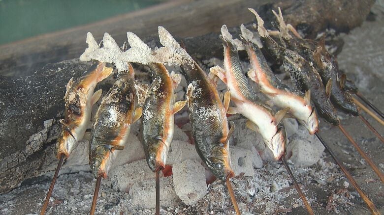 涼しい風を感じながら味わう川魚料理　千曲川で伝統の「つけば小屋」が営業開始　今年は水温が高く豊漁に期待高まる｜FNNプライムオンライン