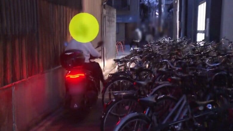 “放置自転車”がずらりと並ぶ「最悪の路地」　京都の学生街で…地域住民にとっては「生活道路」だが“無料の駐輪場”状態に｜FNNプライムオンライン