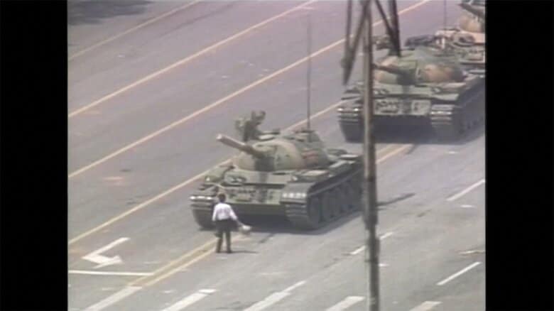 天安門事件の「戦車男」(1989年6月4日)