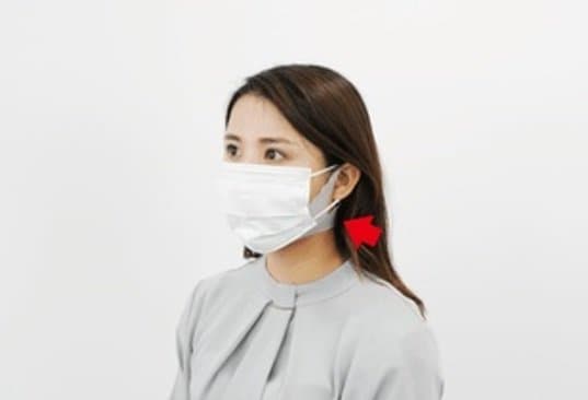 マスクの下につけると目立ちにくい