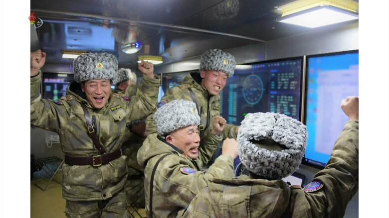 「火星15」型の発射訓練（朝鮮中央テレビ・2月19日放送）