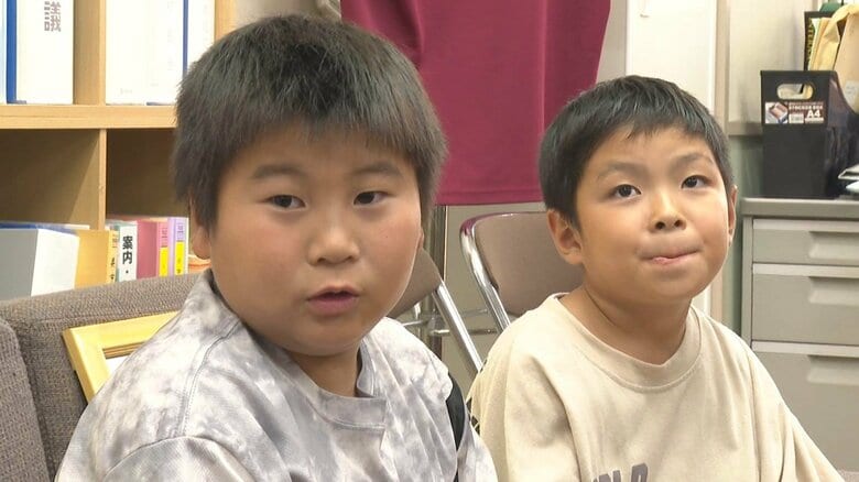 青柳真琥くん（左）／能勢山春来くん（右）