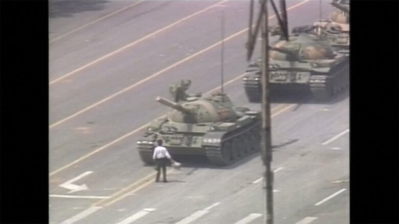 天安門事件の「戦車男」（1989年6月4日）