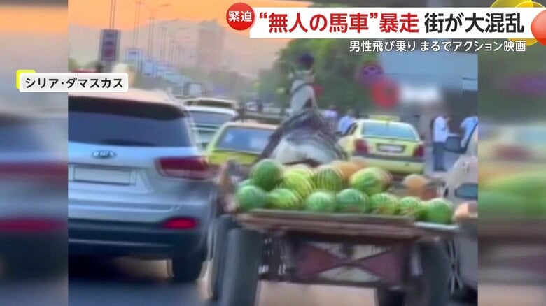 ガツガツと馬車をぶつけ、前の車を無理矢理どかして進んでいく暴走馬車