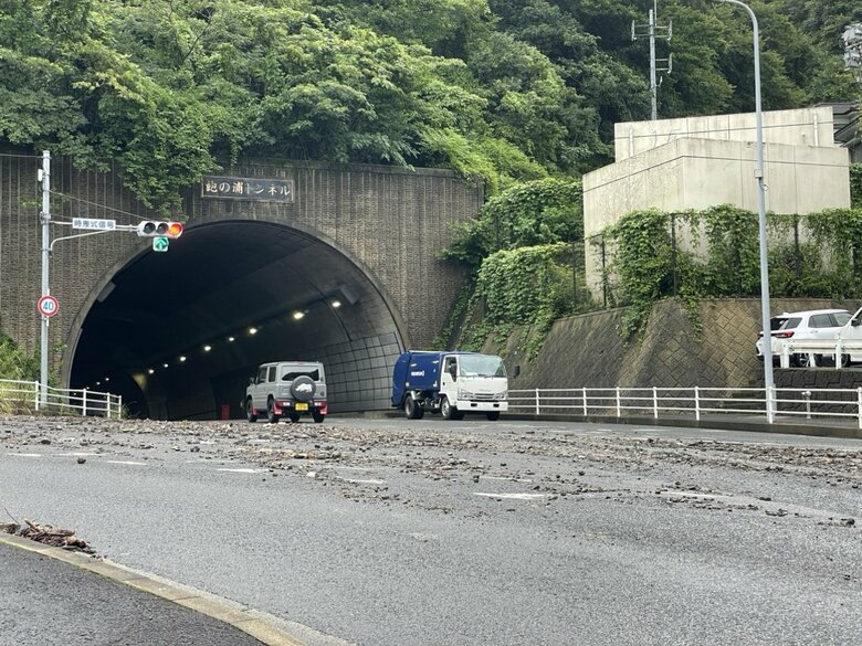 長崎市の飽の浦トンネル付近