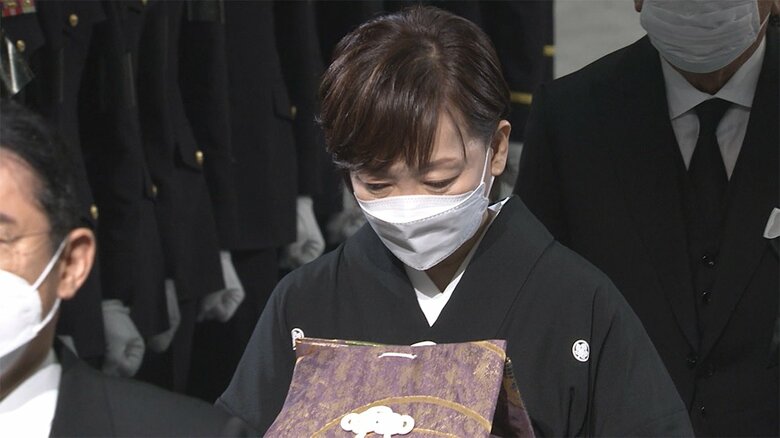 国葬が終わり、遺骨は、日本武道館を後にした