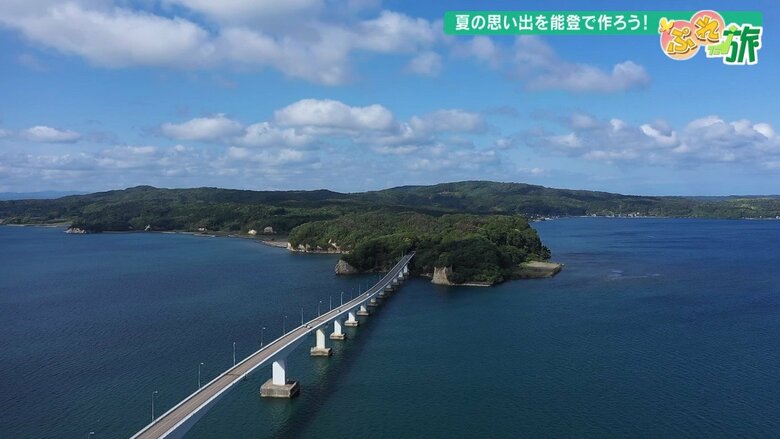 七尾湾に浮かぶ能登島