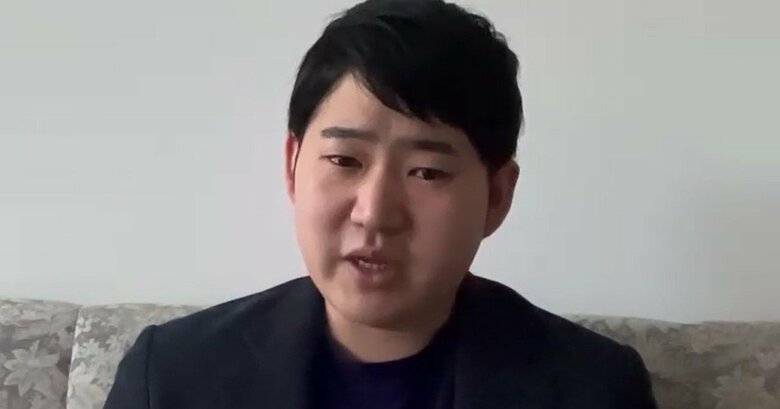 インタビューでは自らの音楽のルーツについて語ってくれた