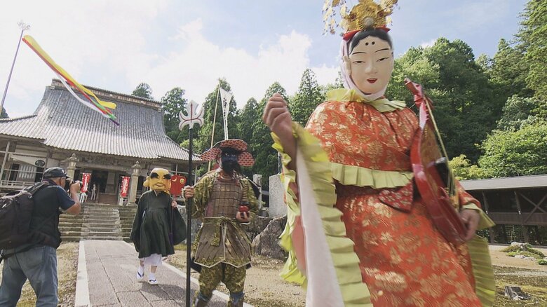 住民らが七福神に扮している