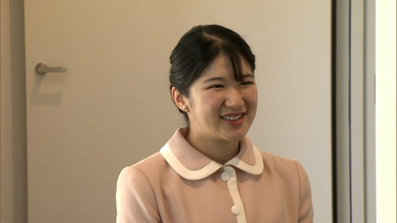 初の地方公務で佐賀スタジアムに入られる愛子さま　2024年10月11日