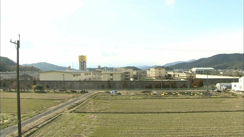 岐阜刑務所の前は田んぼが広がっている