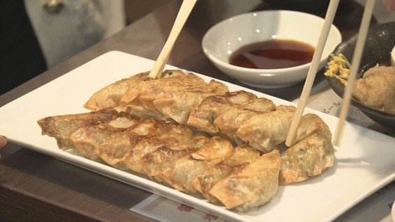 「松ちゃん」の薄皮餃子（1人前700円）※写真は2人前