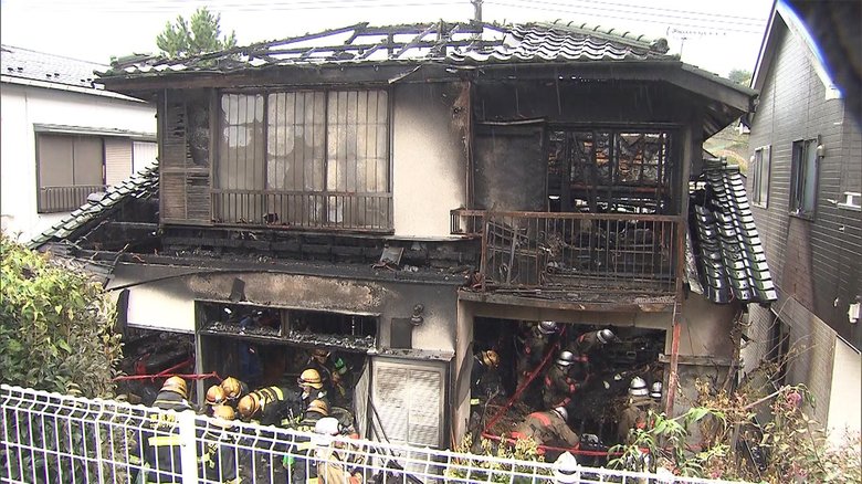 住宅火災 1人の遺体発見 住人の80代女性か