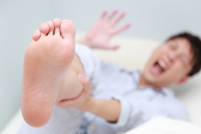 就寝中に発症することも（画像はイメージ）