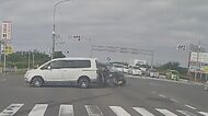 相手は横転しながら信号機の柱に…乗用車と衝突し男性を死亡させた疑い 軽自動車を運転の67歳看護師の女を逮捕