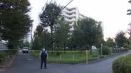 女性が頭刺されケガ　逃走中の男とトラブルか