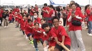 小学生400人がジェット機と綱引き対決　重さ120トンのボーイング787-8型が動く　成田空港で「空の日」イベント