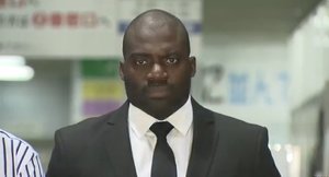 暴行で逮捕されたボビー・オロゴンさん釈放 その背景には新型コロナの影響も
