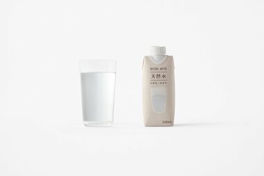 「紙パック入りミネラルウォーター」ローソンが発売 コンビニPBでは初…プラスチックを約56%削減