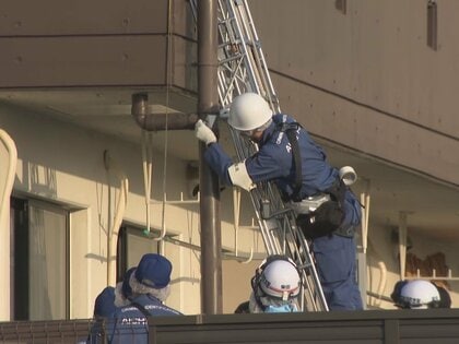 侵入等に“雨どいの配管”使った可能性も…アパートで女性の遺体が見つかった殺人放火事件 ベランダのガラス割られる