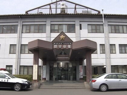 背後から両脇付近持って突き放したか…放課後等デイサービスで7歳男の子に暴行加えた疑い 68歳従業員の女を逮捕