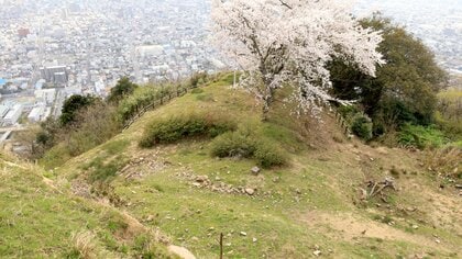 人肉も食らう飢え殺し…戦国一残酷な籠城戦「三木城」「鳥取城」攻めの現場を歩く。豊臣兄弟の容赦ない報復の詳細