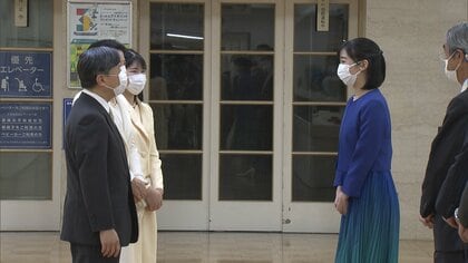 天皇ご一家伝統工芸展へ　愛子さまクリームイエローの装い　いとこの佳子さまが日本工芸会総裁としてご案内