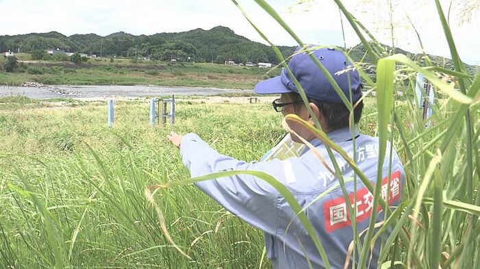 大分市中戸次の大野川の堤防