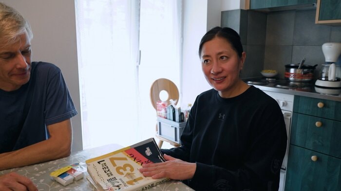 コーチとドイツ語で話す竹内