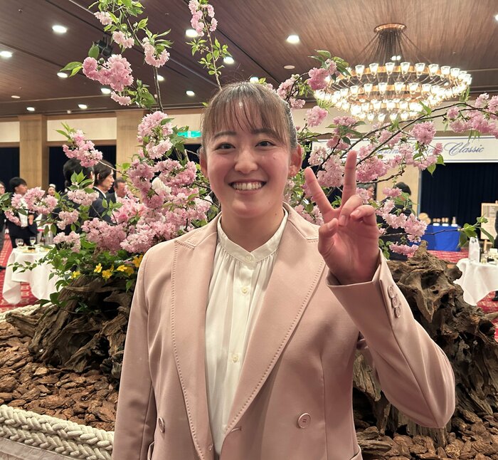 笑顔で優勝宣言する千怜選手