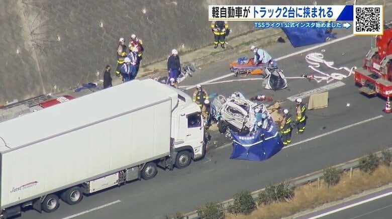軽自動車が大型トラック２台に挟まれ大破　車内の女性を救出…命に別状なし　広島・尾道バイパス｜FNNプライムオンライン
