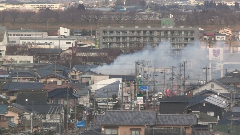 住宅街で火災「住宅1階から火が出ている」 2階建て住宅を焼く…けが人はいない模様　新潟・新発田｜FNNプライムオンライン