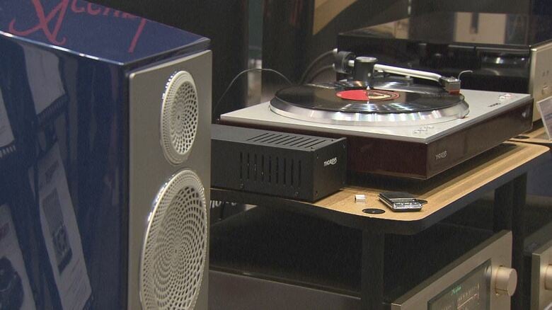 ”こだわりの音”を求めて　オーディオフェアにぎわう　国内外約50メーカーの音響機器を展示販売　NBSホールで聴き比べも　｜FNNプライムオンライン