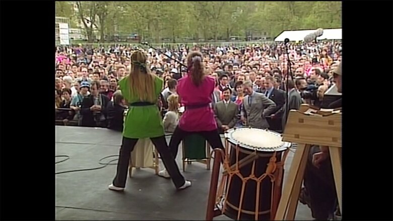 2001年、イギリスを訪問された天皇陛下とチャールズ新国王