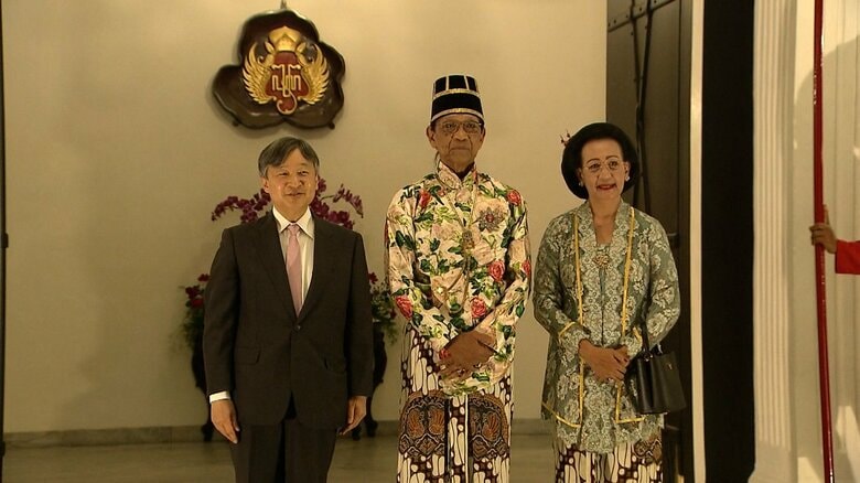 スルタンのハメンク・ブウォノ10世の宮殿を訪問された天皇陛下