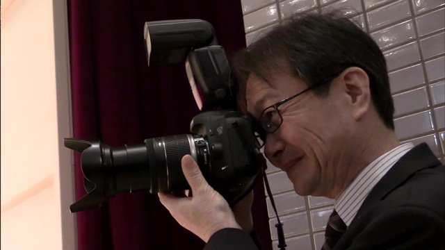 2017年　双葉高校の卒業式を撮影する小野田浩宗さん 　