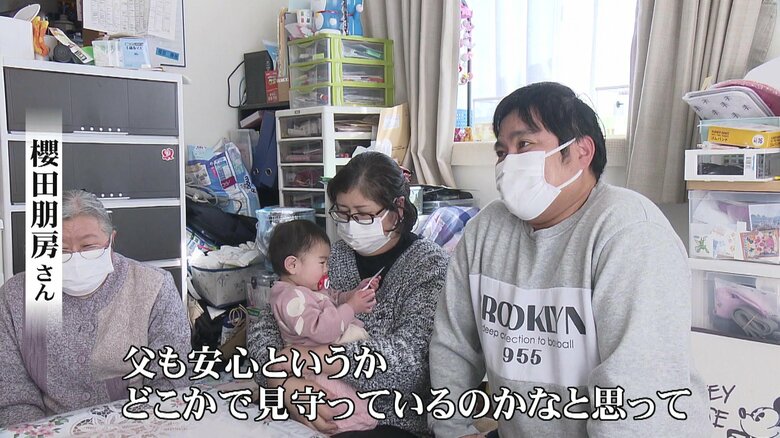 父・房信さんへの思いを語る櫻田朋房さん（右）
