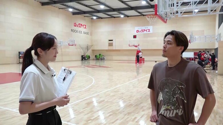 金近選手の3ポイントについて語る富樫選手