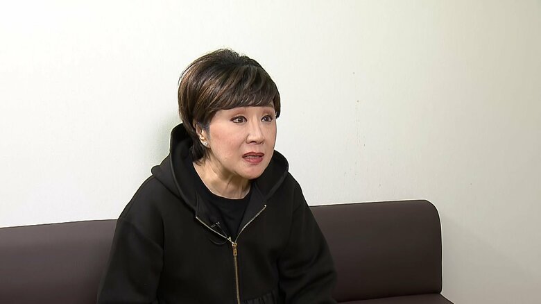 時折涙ぐみながら八代亜紀さんとの思い出を語った