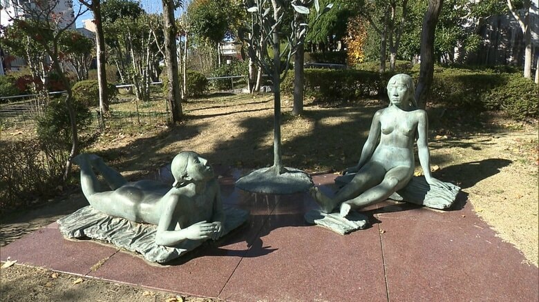 駿府城公園に設置された裸体像