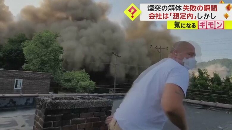男性が慌てて逃げ出して行く（JOE KERN）