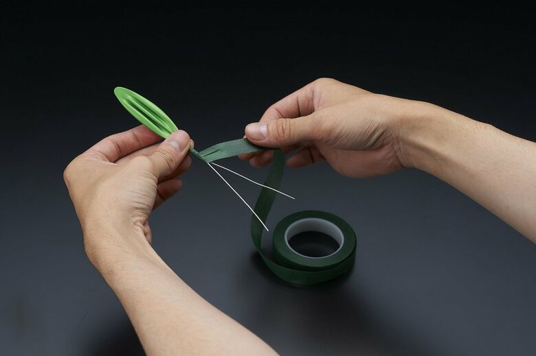 制作工程4　フローラテープで止める