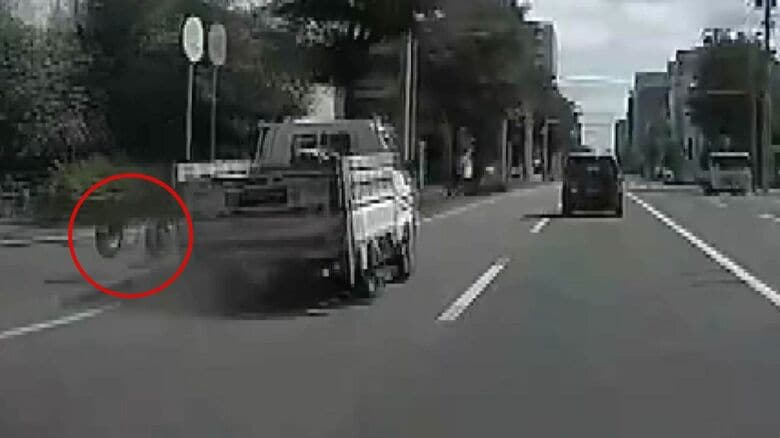 突然タイヤ2本が脱落（提供:視聴者）