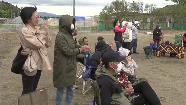 卒業生や保護者たちも応援