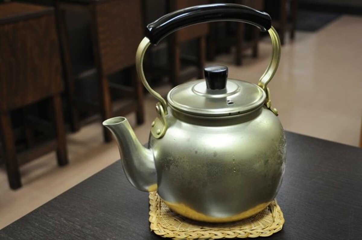 ヤカン」に入れたスポーツドリンクで食中毒発生…何に気を付ければいい