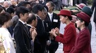 愛子さま武豊騎手に「どこの筋肉を鍛えていますか?」深紅の装いで秋の園遊会にご参加 皇后さまは妻・佐野量子さんに