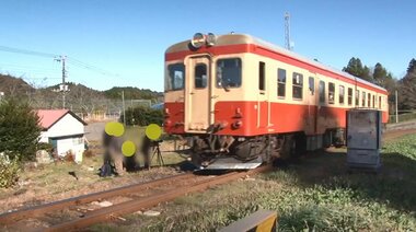 線路ギリギリ“撮り鉄”の危険行為!鉄道会社が注意喚起…私有地侵入、柵乗り越え、迷惑駐車も