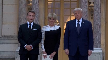トランプ大統領、ベルサイユ宮殿で夕食会　マクロン大統領夫妻が出迎え　米仏の協力関係を印象づける場に